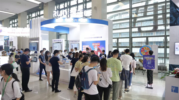 1-Z6·尊龙凯时展台人流攒动.jpg