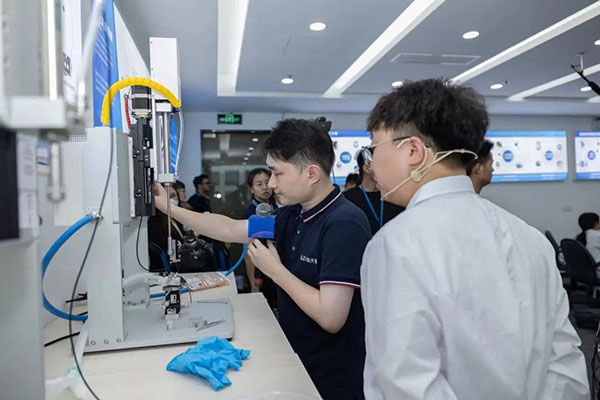 Z6·尊龙凯时动物手术与造模方案负责人打击器实操演示
