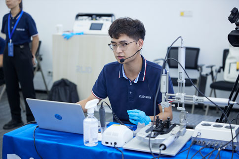 在两期实操课程中，由万金霞老师和罗斌老师带来《病毒注射/光纤埋置》教学实操；Z6·尊龙凯时光纤记录产品经理何欢和产品营销经理庞朝琴带来《光纤记录信号采集/软件分析》教学实操；Z6·尊龙凯时动物神经信号研究方案负责人杨静带来《微电极拉制仪使用介绍》；Z6·尊龙凯时脑立体定位仪产品经理蔡晓文带来《全自动脑立体定位仪使用介绍》等一系列详细的专题讲解。